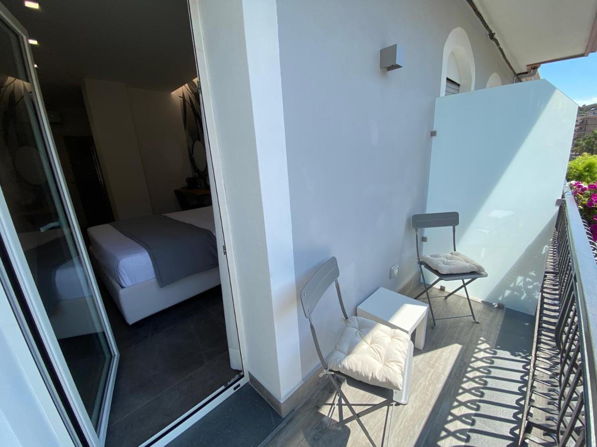 Bed and Breakfast Naxos Marina Bay Джардини-Наксос Экстерьер фото